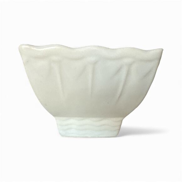 Vintage McCoy USA Pottery Cream White Planter 7"x4.5"x3" Mid Century - Picture 4 of 6